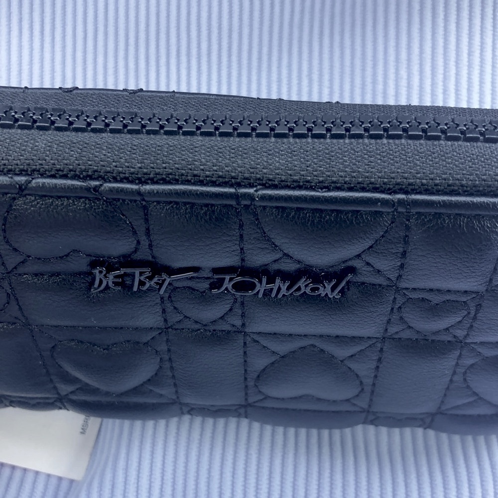 NWT Betsey Johnson Zip Around Black Wristlet reduced many times price is firm - Picture 2 of 6